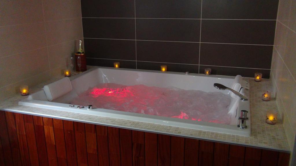 Le Clos Des Tilleuls La Vendelee Room photo